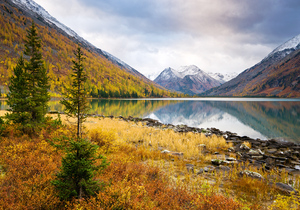 Мультинская осень. Республика Алтай, Среднее Мультинское озеро. Почтовая открытка