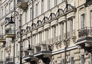 Фасад жилого дома на Большой Дмитровке. Москва. Почтовая открытка