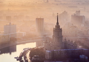 Вид на гостиницу «Украина» с башни «Евразия». Москва. Почтовая открытка