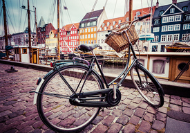 Старый велосипед в Копенгагене. Почтовая открытка