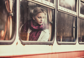 Девушка в автобусе. Почтовая открытка
