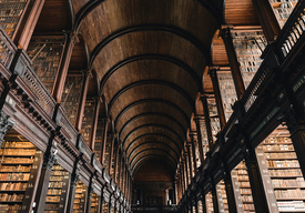 Библиотека Тринити-колледжа. Дублин, Ирландия. Почтовая открытка